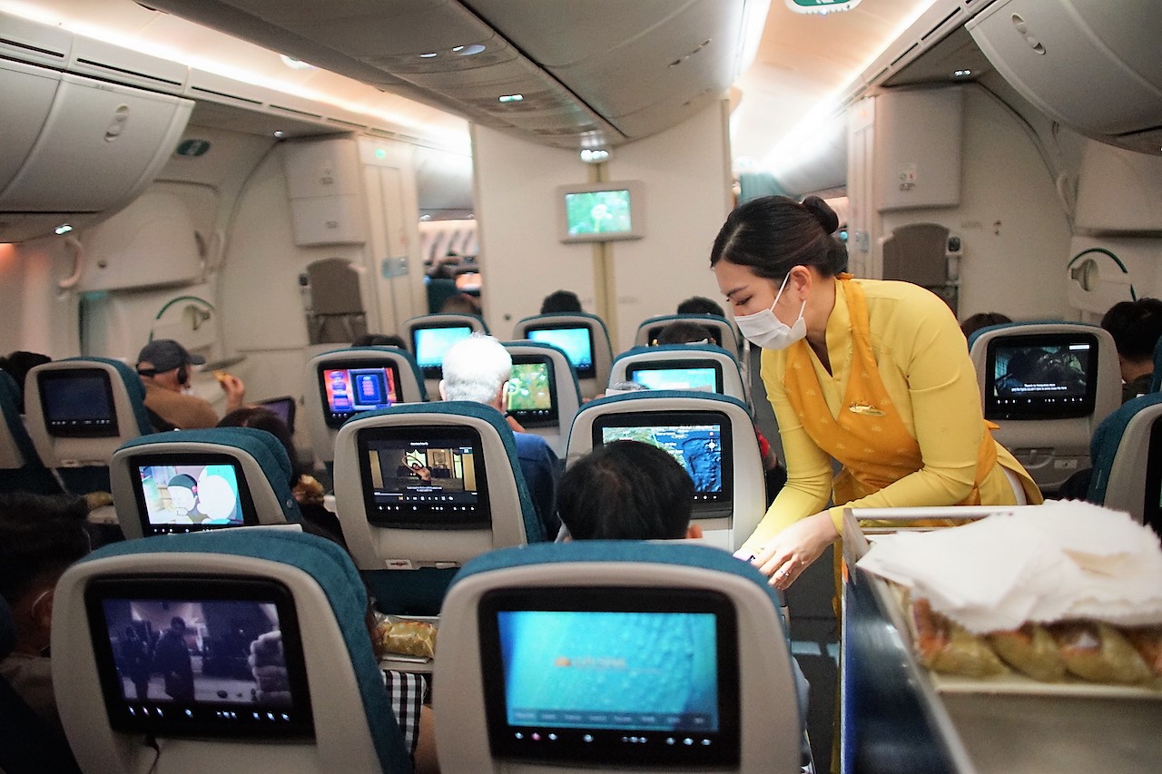 Xúc động hình ảnh hàng trăm lao động nghèo về quê đón Tết trên "Chuyến bay mơ ước"
- Ảnh 4. Xúc động hình ảnh hàng trăm lao động nghèo về quê đón Tết trên "Chuyến bay mơ ước"
- Ảnh 4.