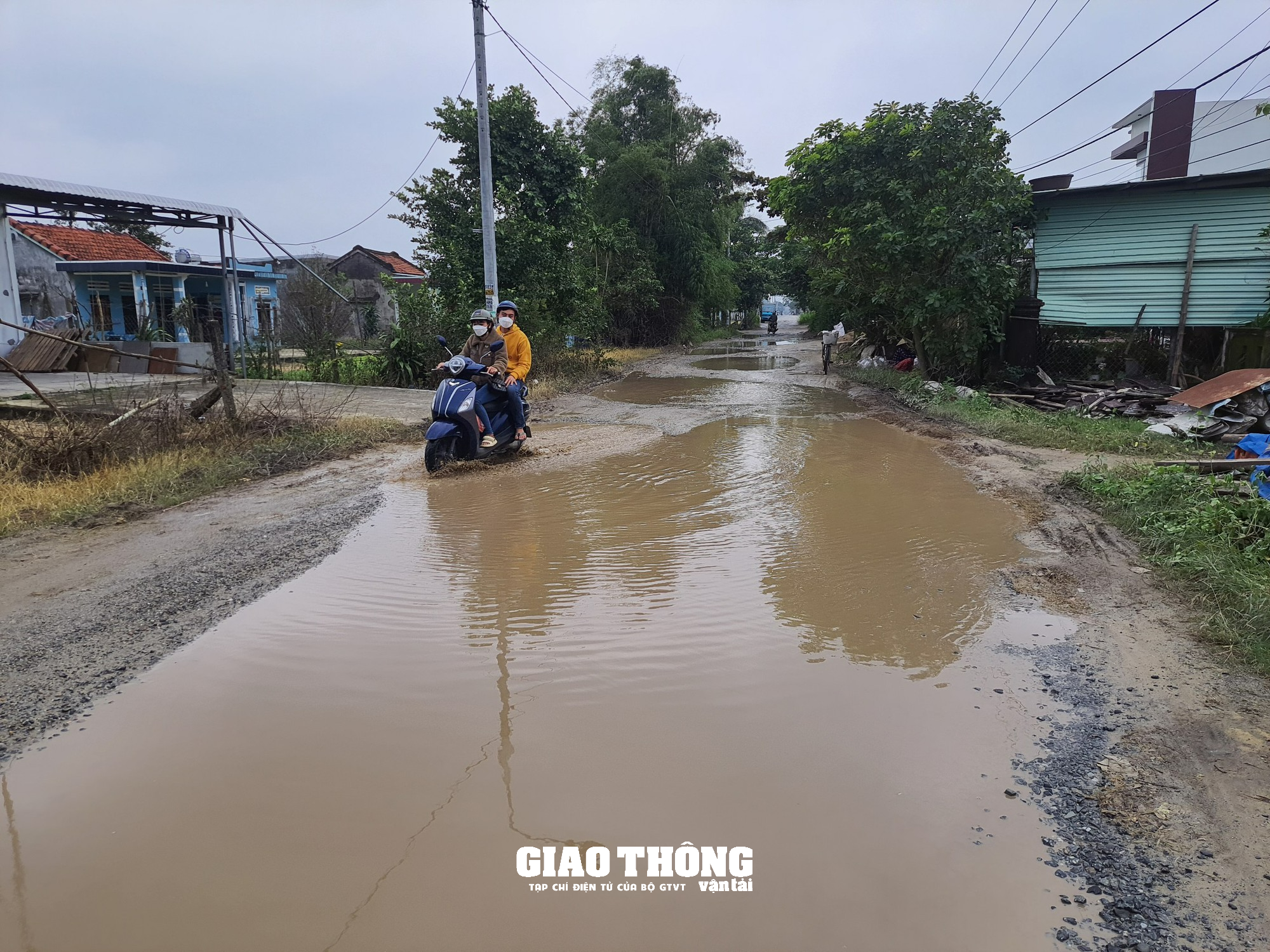 Quảng Nam: Người dân khốn khổ đi tuyến đường "như ruộng cày" - Ảnh 4.