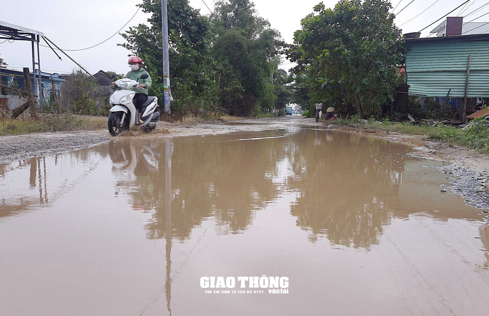 Quảng Nam: Người dân khốn khổ đi tuyến đường "như ruộng cày" - Ảnh 7.