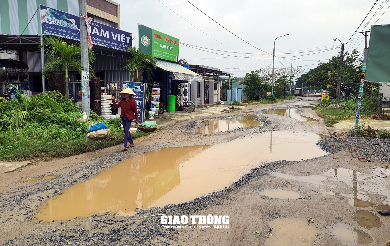 Quảng Nam: Người dân khốn khổ đi tuyến đường "như ruộng cày" - Ảnh 10.