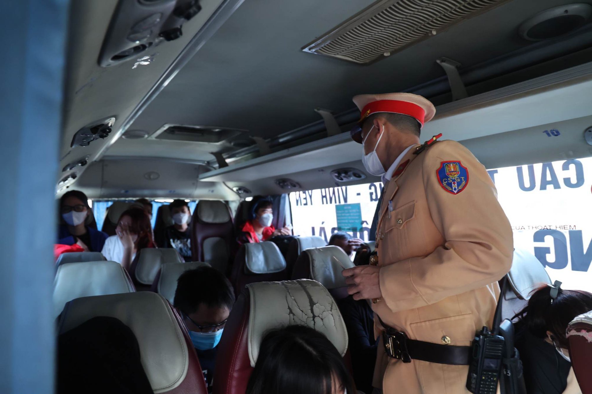 5 ngày nghỉ Tết, CSGT toàn quốc xử phạt hơn 5 nghìn "ma men" - Ảnh 2. 5 ngày nghỉ Tết, CSGT toàn quốc xử phạt hơn 5 nghìn "ma men" - Ảnh 2.