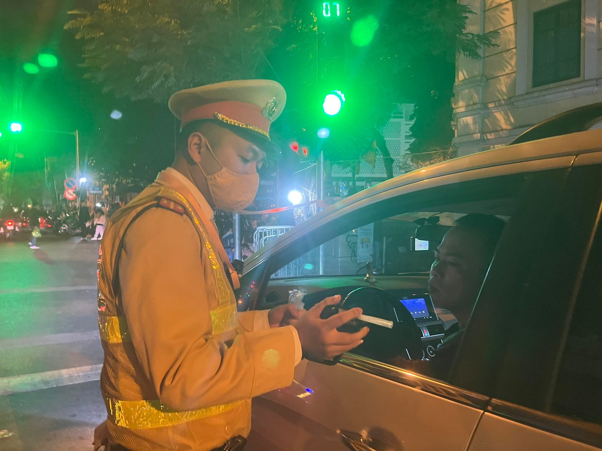 7 ngày nghỉ Tết, CSGT toàn quốc xử lýgần 8 nghìn "ma men" - Ảnh 1.