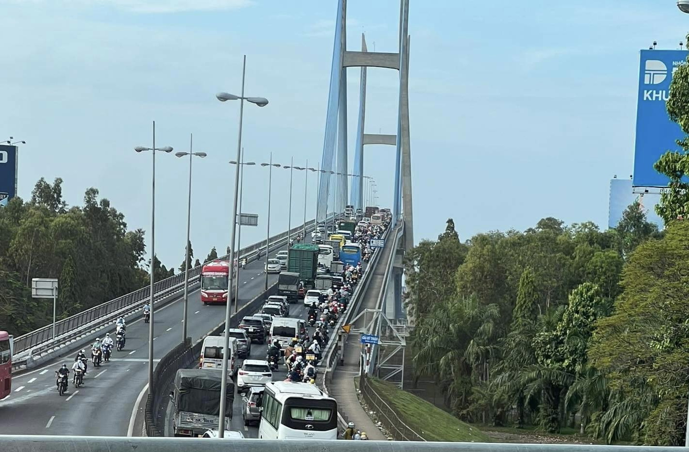 Cao tốc TP.HCM - Trung Lương ùn tắc nhiều giờ  - Ảnh 4.