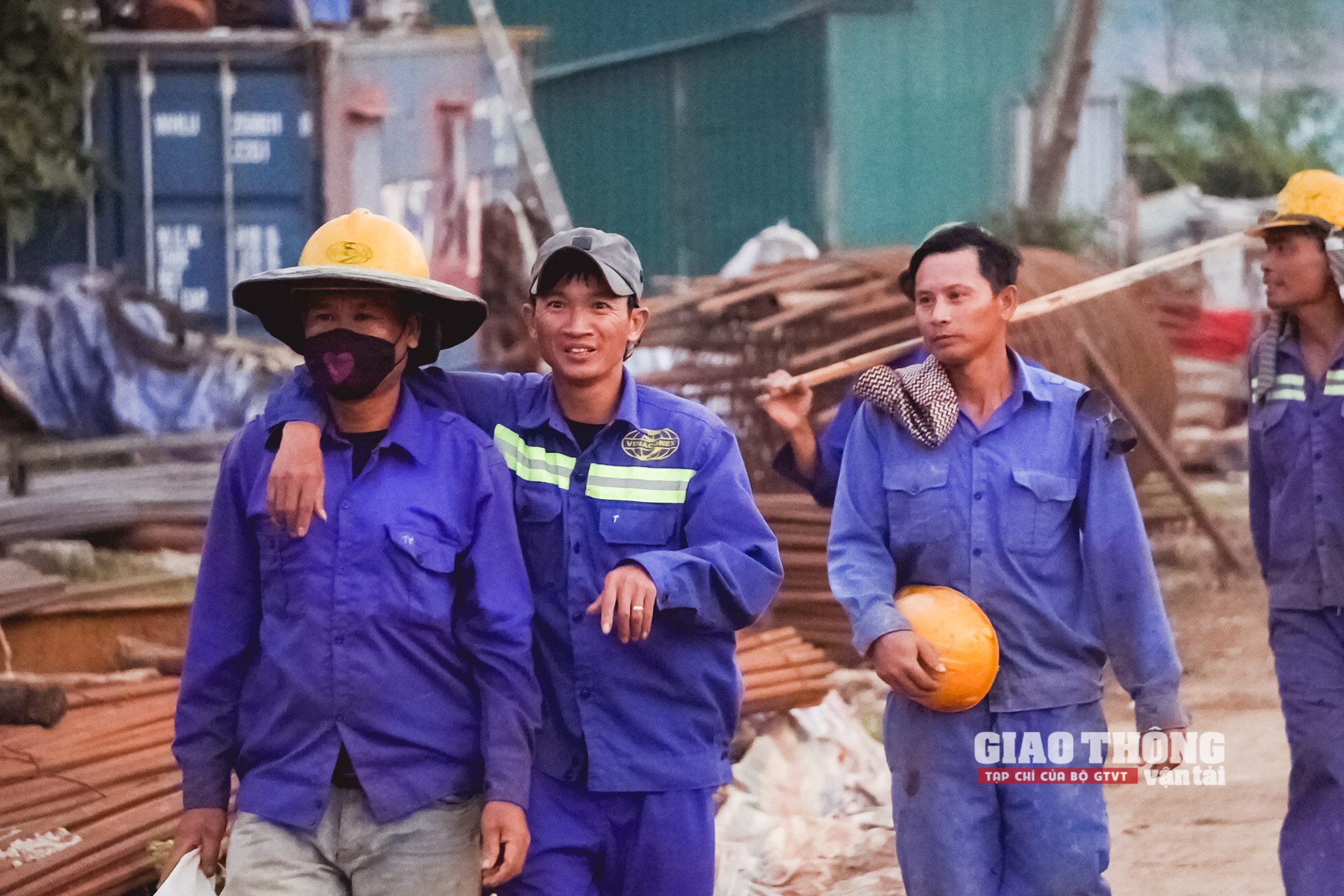 Dừng thi công công trình giao thông có dấu hiệu vi phạm an toàn, vệ sinh - Ảnh 2. Dừng thi công công trình giao thông có dấu hiệu vi phạm an toàn, vệ sinh - Ảnh 2.