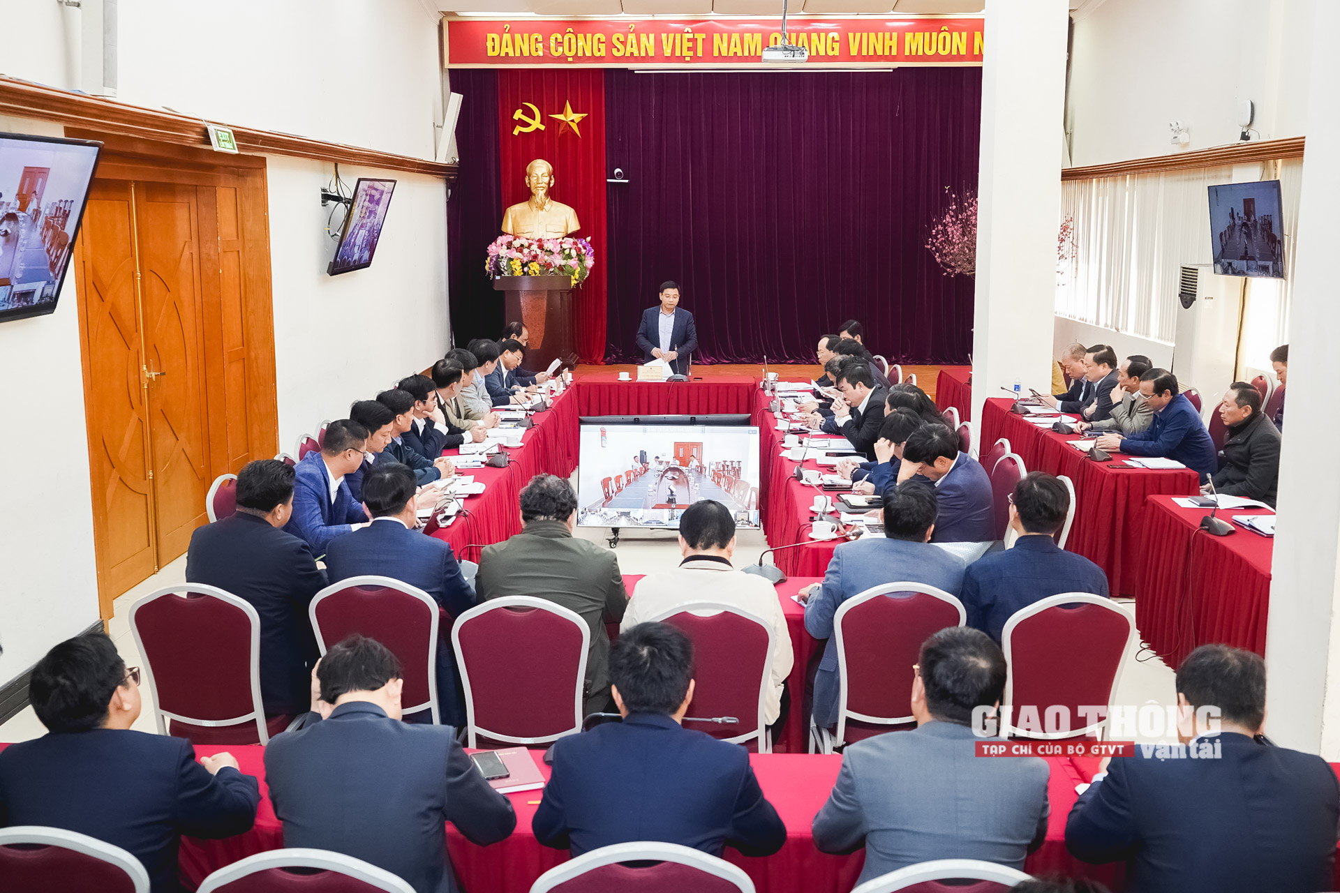 Bộ GTVT quyết tâm tối đa để giải ngân 94.000 tỷ vốn đầu tư công - Ảnh 1.