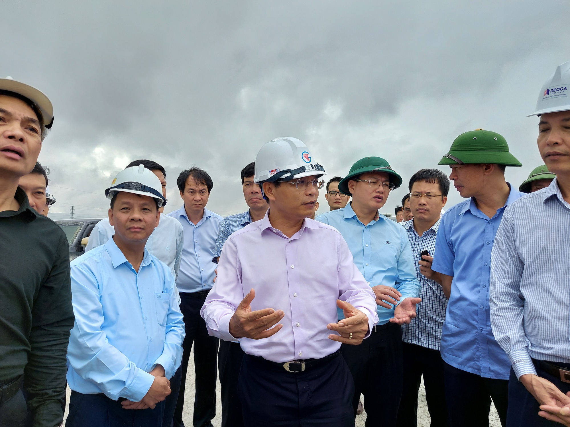 Hoàn thành trục cao tốc Bắc - Nam xuyên Việt, khát vọng và niềm tự hào của ngành GTVT - Ảnh 2.