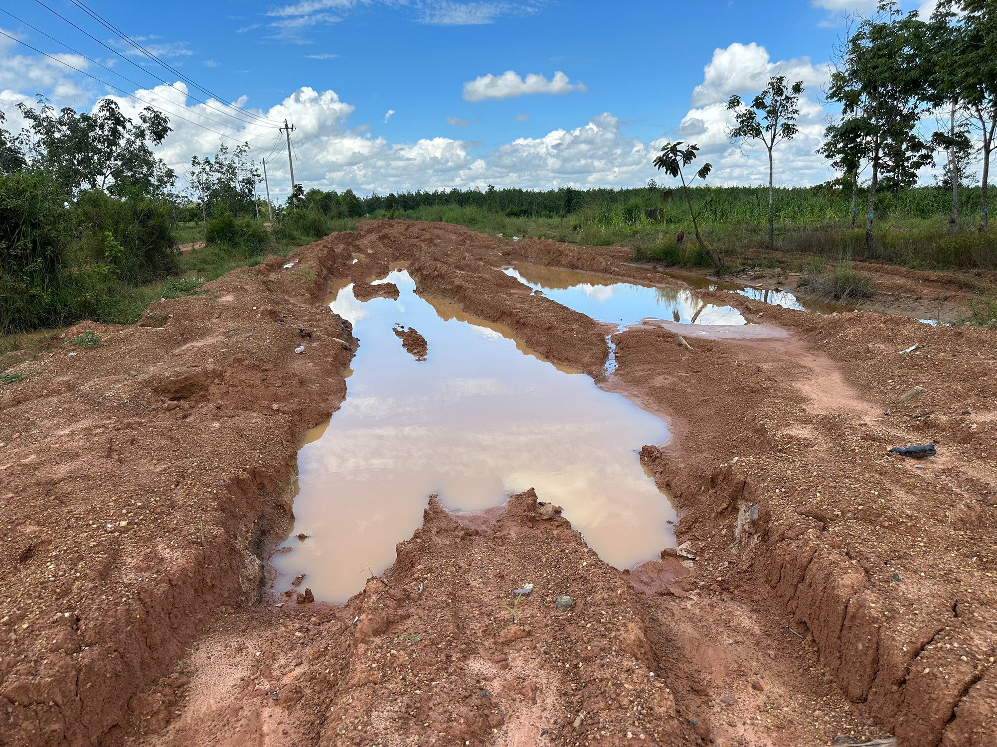 Đường liên xã ở Đắk Lắk xuống cấp trầm trọng: Làm khổ người dân - Ảnh 9.
