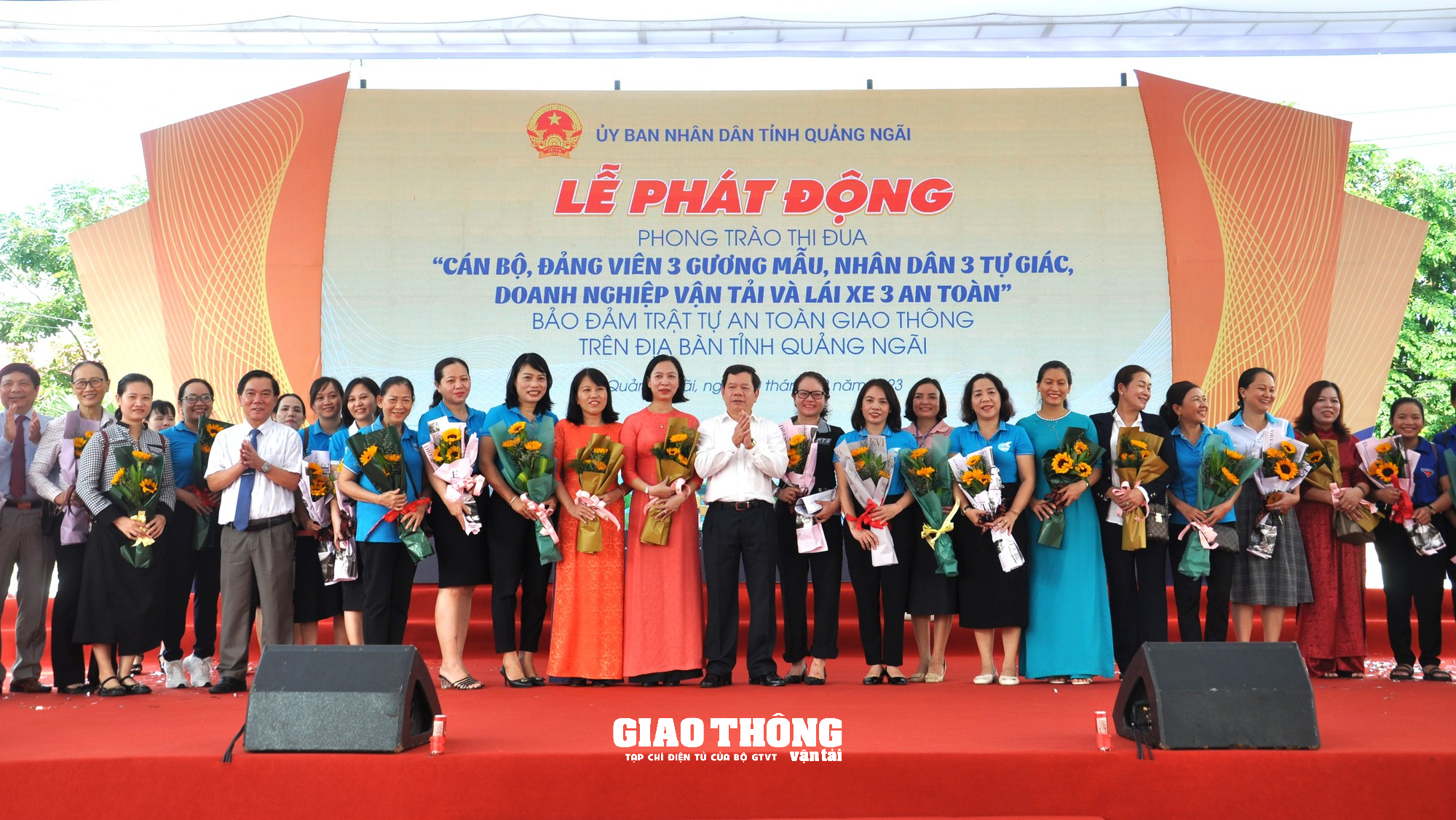 Quảng Ngãi phát động "3 gương mẫu, 3 tự giác, 3 an toàn" đảm bảo TTATGT - Ảnh 5.