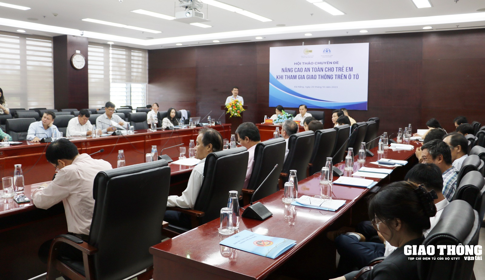 Đà Nẵng tìm giải pháp nâng cao an toàn cho trẻ em khi tham gia giao thông trên ô tô - Ảnh 1.