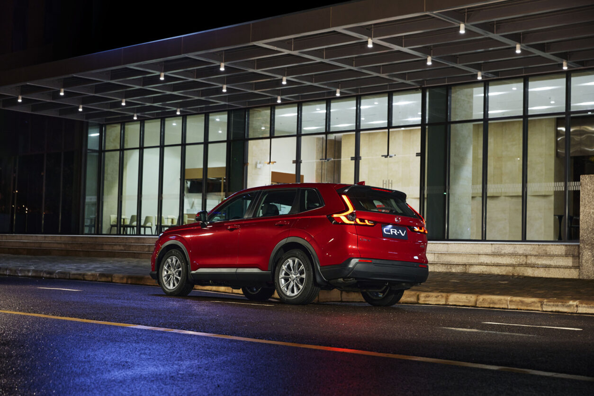 Kích thước của CR-V 2024 đã lớn hơn đáng kể so với thế hệ trước.