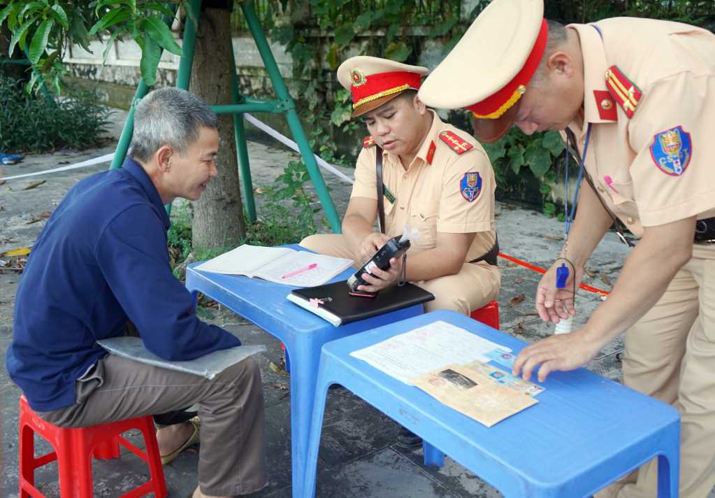 Quảng Ninh: Chú trọng tuyên truyền Luật giao thông vùng đồng bào dân tộc - Ảnh 3.