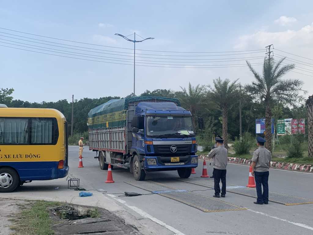 Quảng Ninh: Quyết liệt “kéo lùi” TNGT những tháng cuối năm - Ảnh 3.