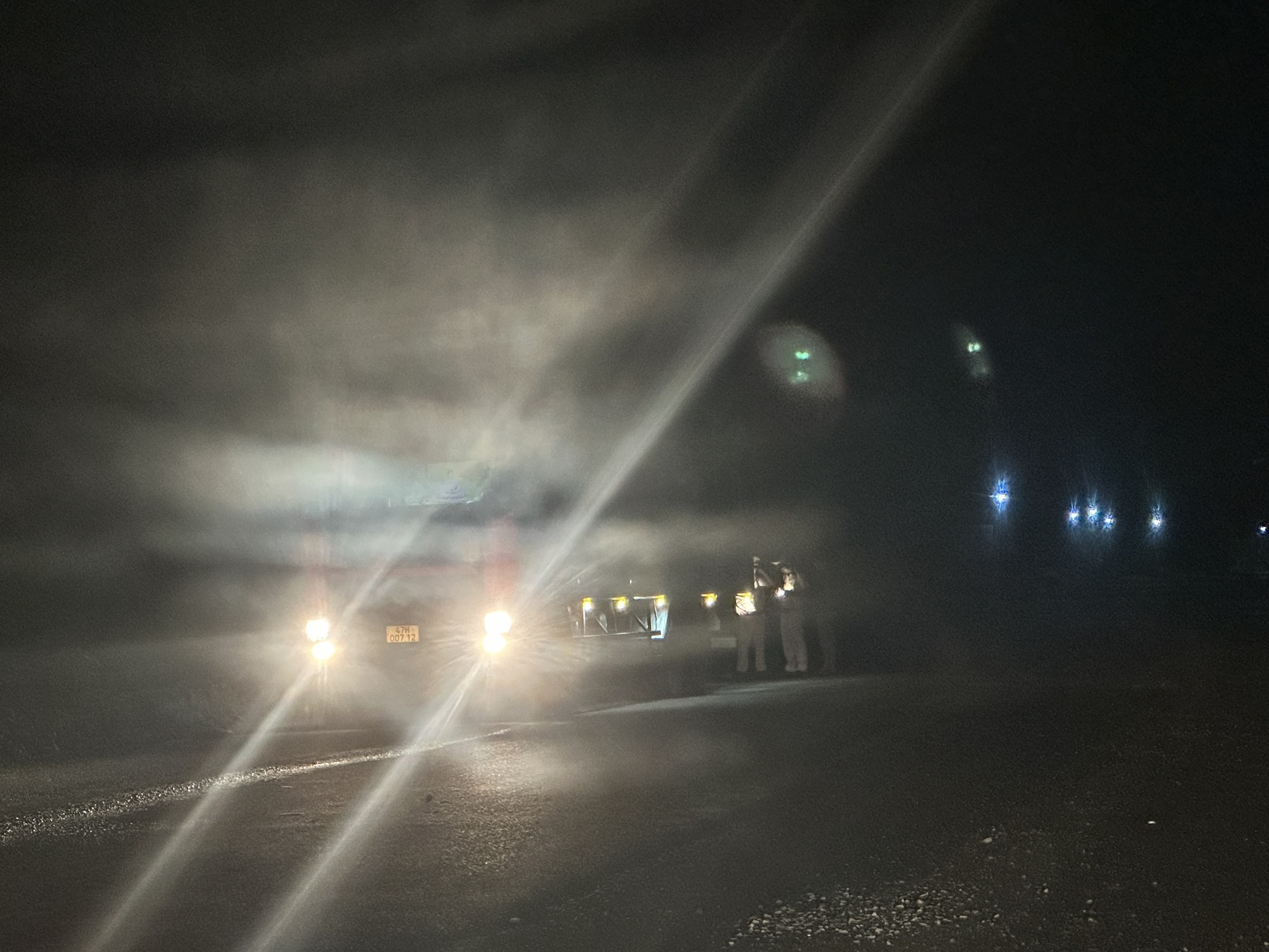 Bài 2: Có mặt CSGT trên tuyến nhưng dàn xe có dấu hiệu quá khổ, quá tải vô tư tung hoành ở Đắk Lắk - Ảnh 2. Bài 2: Có mặt CSGT trên tuyến nhưng dàn xe có dấu hiệu quá khổ, quá tải vô tư tung hoành ở Đắk Lắk - Ảnh 2.