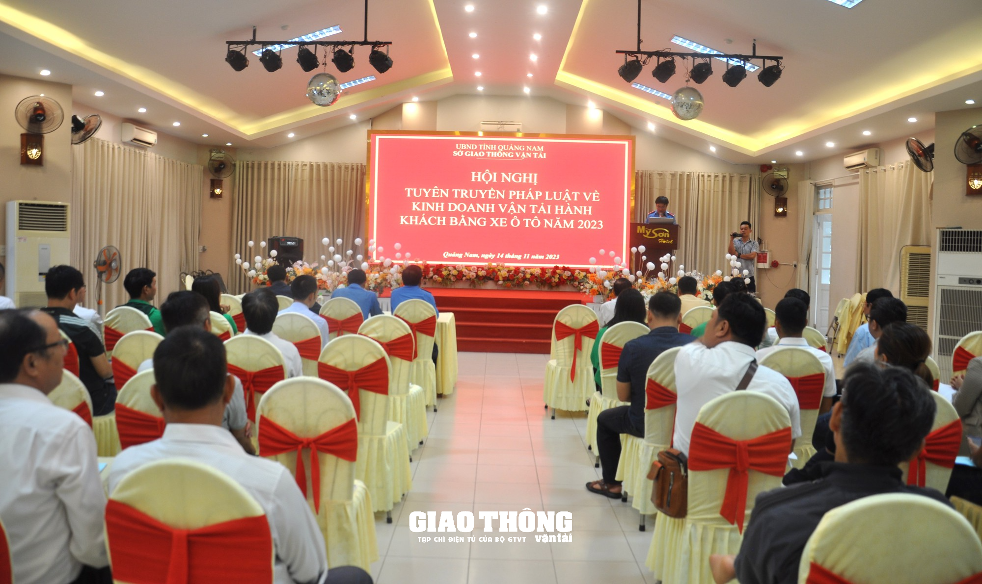 Quảng Nam: Doanh nghiệp vận tải hành khách cam kết chấp hành pháp luật về TTATGT- Ảnh 1.