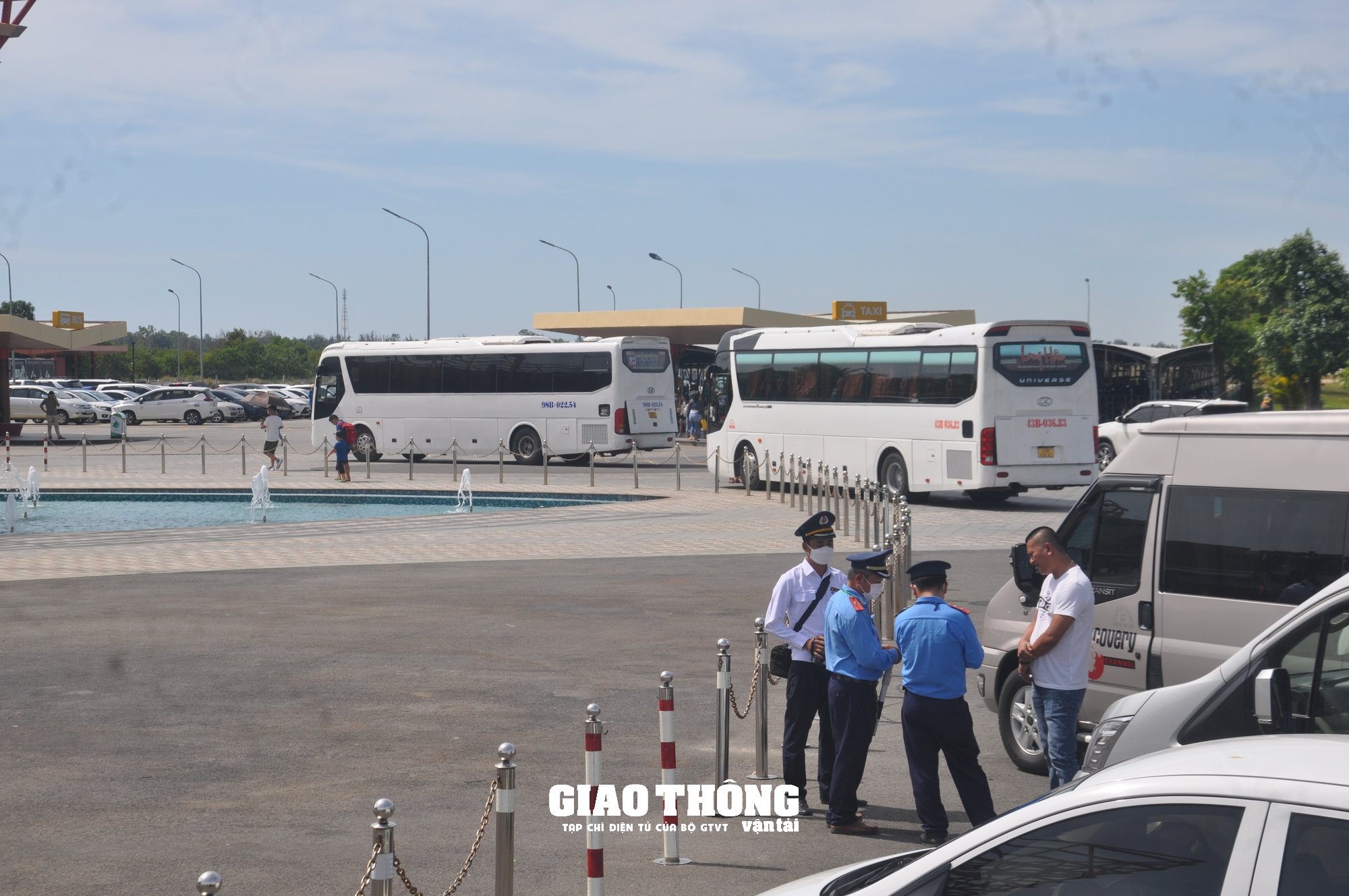 Quảng Nam: Doanh nghiệp vận tải hành khách cam kết chấp hành pháp luật về TTATGT- Ảnh 3.