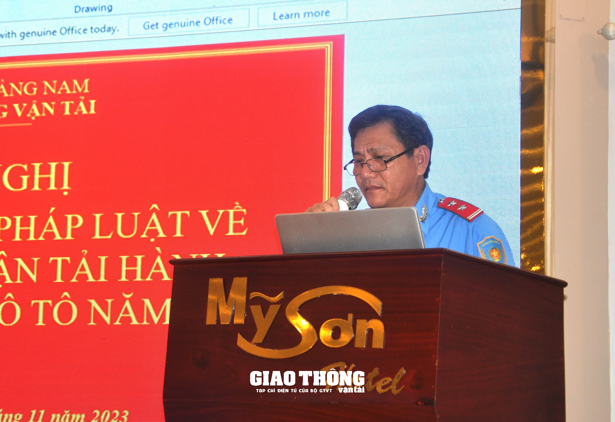 Quảng Nam: Doanh nghiệp vận tải hành khách cam kết chấp hành pháp luật về TTATGT- Ảnh 2.