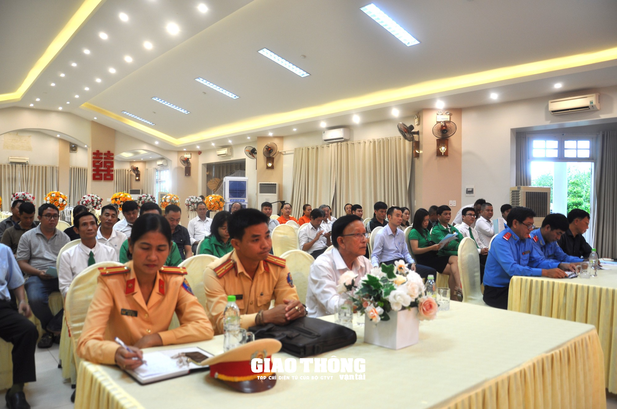 Quảng Nam: Doanh nghiệp vận tải hành khách cam kết chấp hành pháp luật về TTATGT- Ảnh 6.