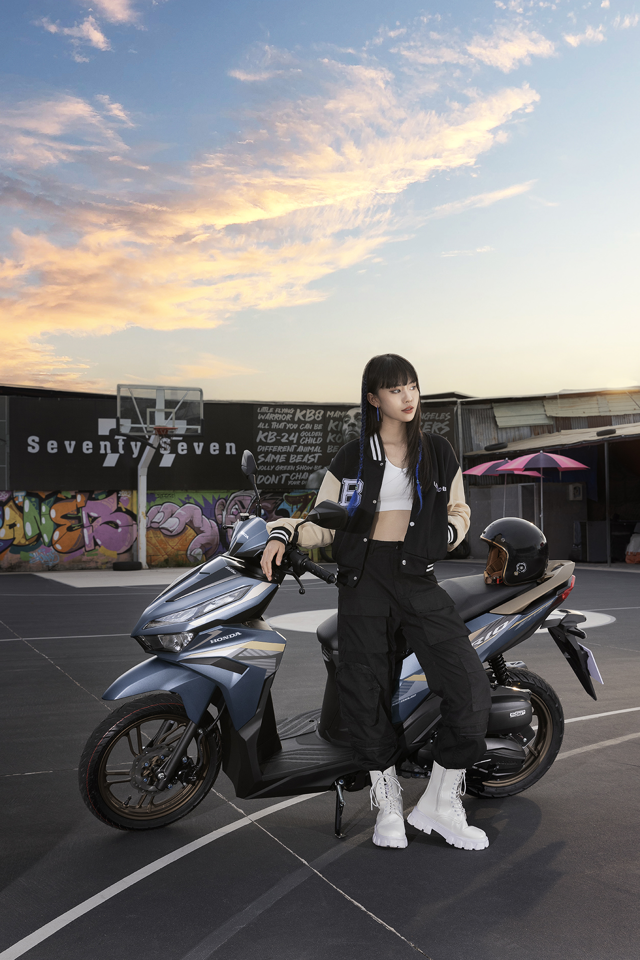 Điểm cộng của Honda Vario 125 đến từ kích thước tổng thể thon gọn qua đó giúp tạo cảm giác lái linh hoạt khi di chuyển trong khu vực nội đô đông đúc hay điều kiện đường nhỏ hẹp.