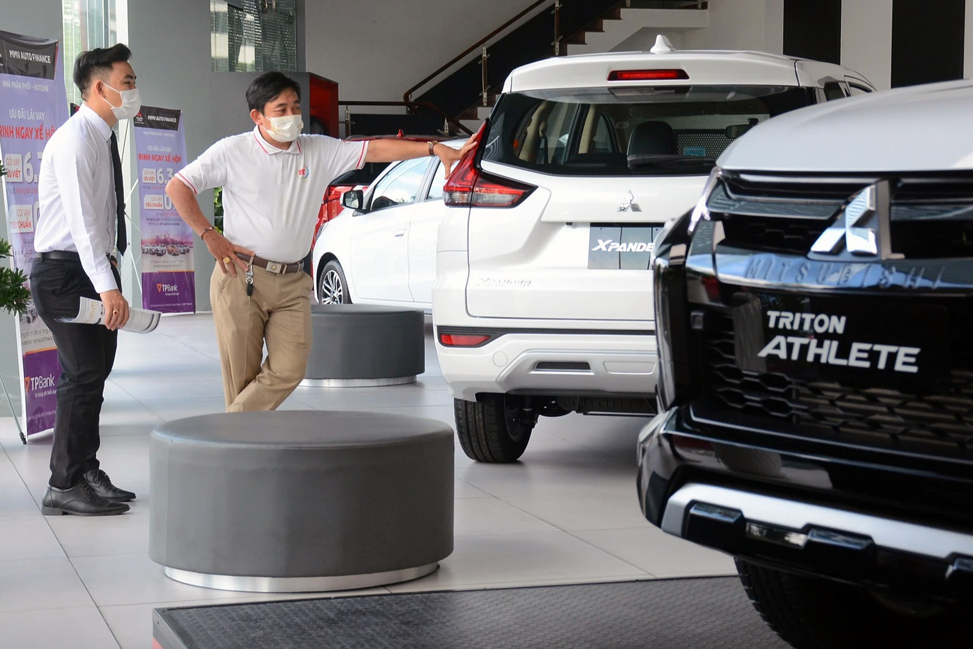 Những “món hời” từ loạt chiến dịch kích cầu từ nhà sản xuất và phân phối vẫn không đủ hấp dẫn người tiêu dùng.  Thị trường ô tô "uể oải" về đích