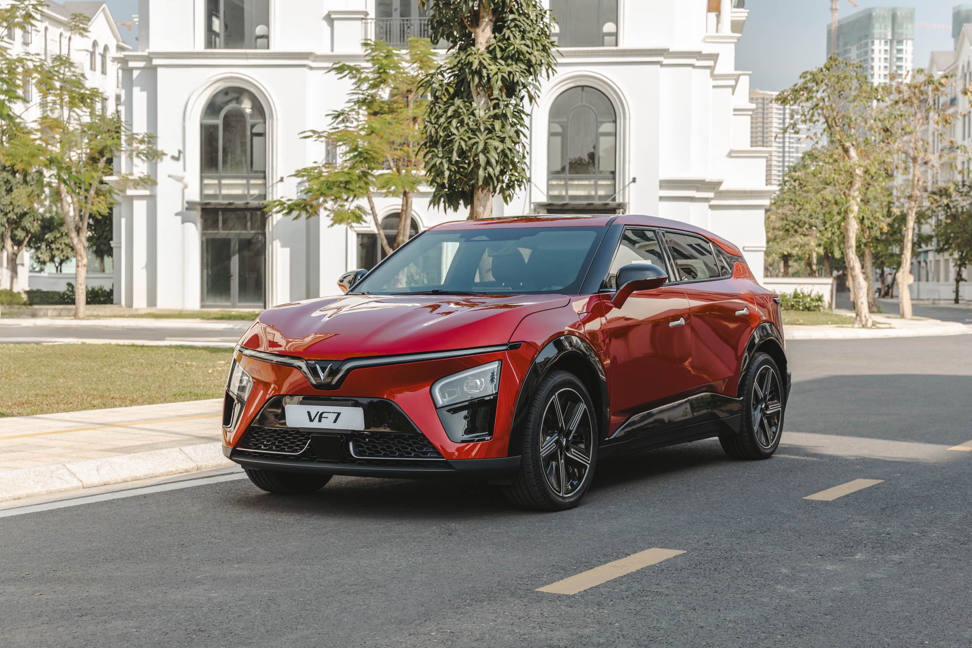 VinFast VF 7 được đánh giá là mẫu xe thuần điện mạnh mẽ nhất phân khúc C-SUV hiện nay.