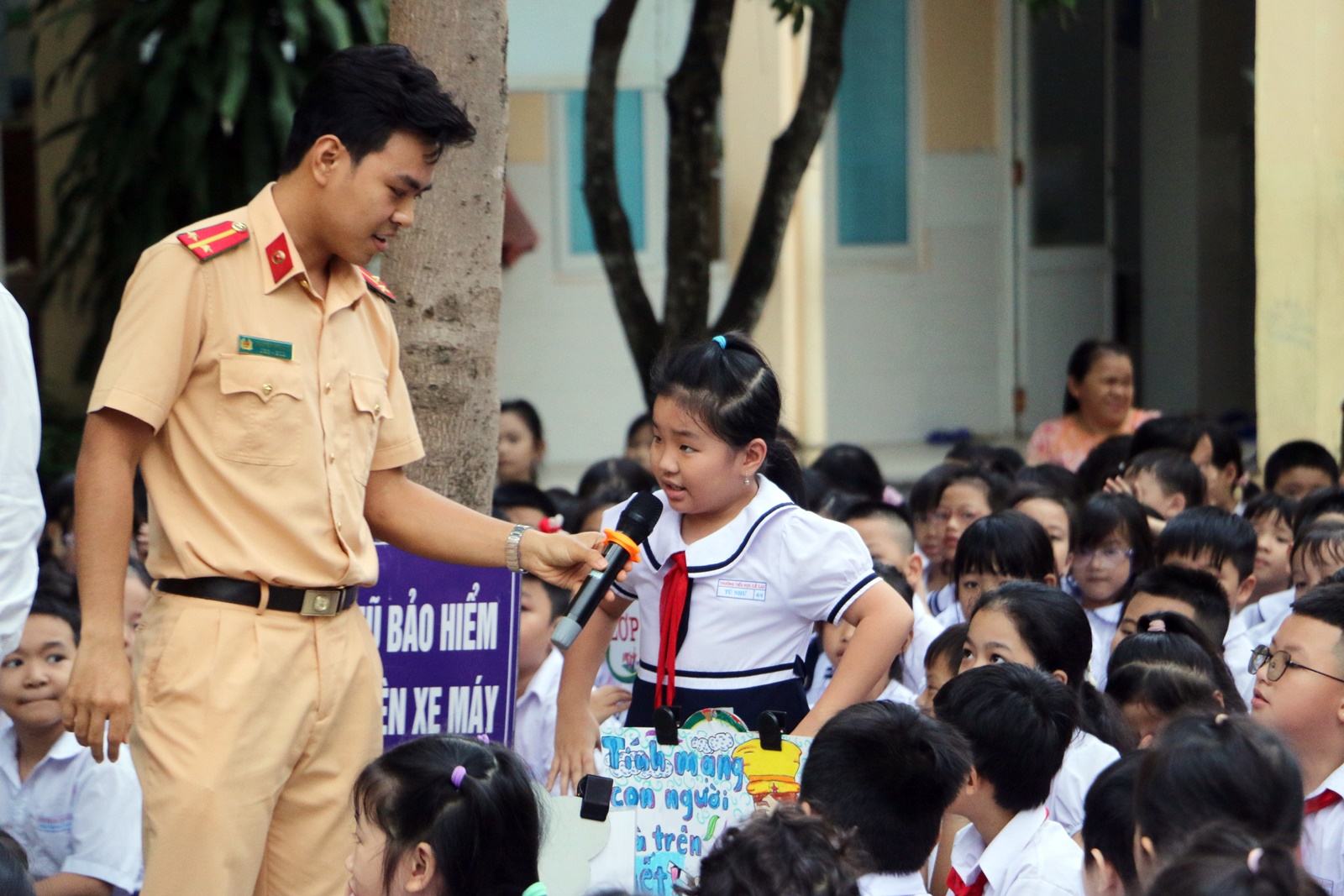 Học sinh Đà Nẵng hào hứng vẽ tranh cổ động Học sinh Đà Nẵng hào hứng vẽ tranh cổ động