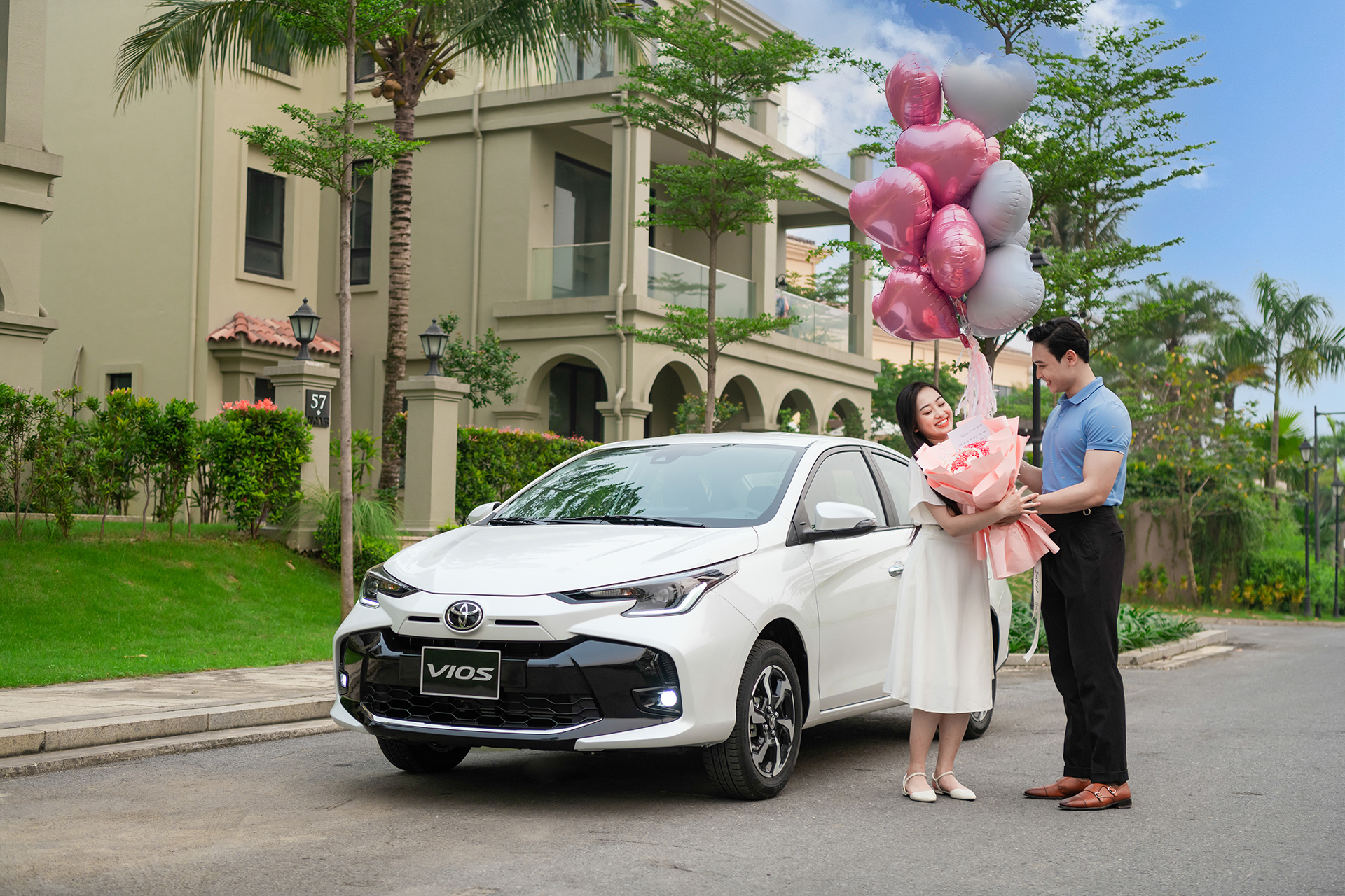 Người tiêu dùng mua mẫu xe Toyota Vios trong tháng 12/2023 được giảm giá với số tiền tương đương 100% lệ phí trước bạ.  Giá xe Toyota giảm đồng loạt