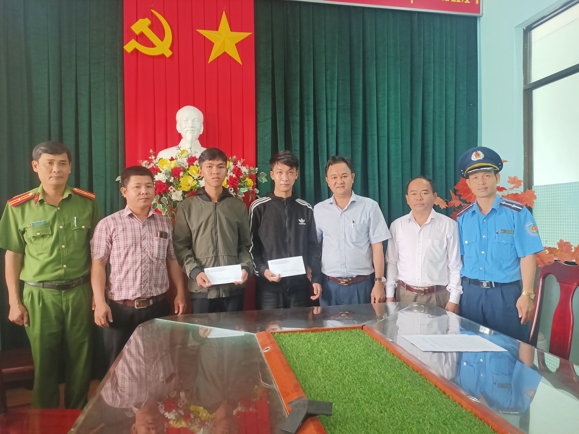 Ngành Đường bộ thăm hỏi, hỗ trợ gia đình nạn nhân TNGT trên địa bàn miền Trung-Tây Nguyên- Ảnh 3.