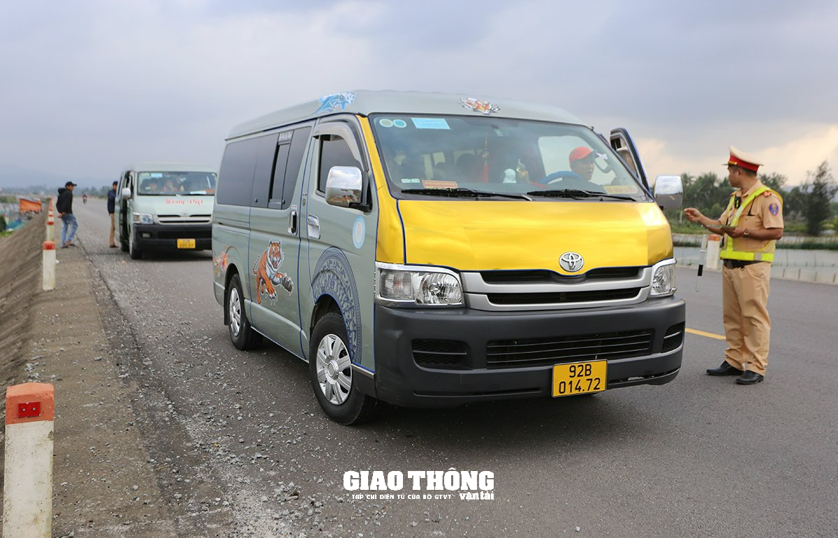 Sau vụ TNGT làm 10 người chết, xe khách vẫn 'bất chấp' đi vào đường cấm - Ảnh 3.