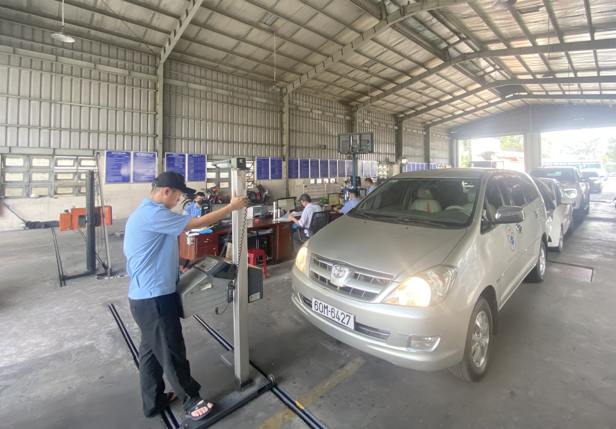 Đứng dậy sau “sự cố đăng kiểm” - Ảnh 1.