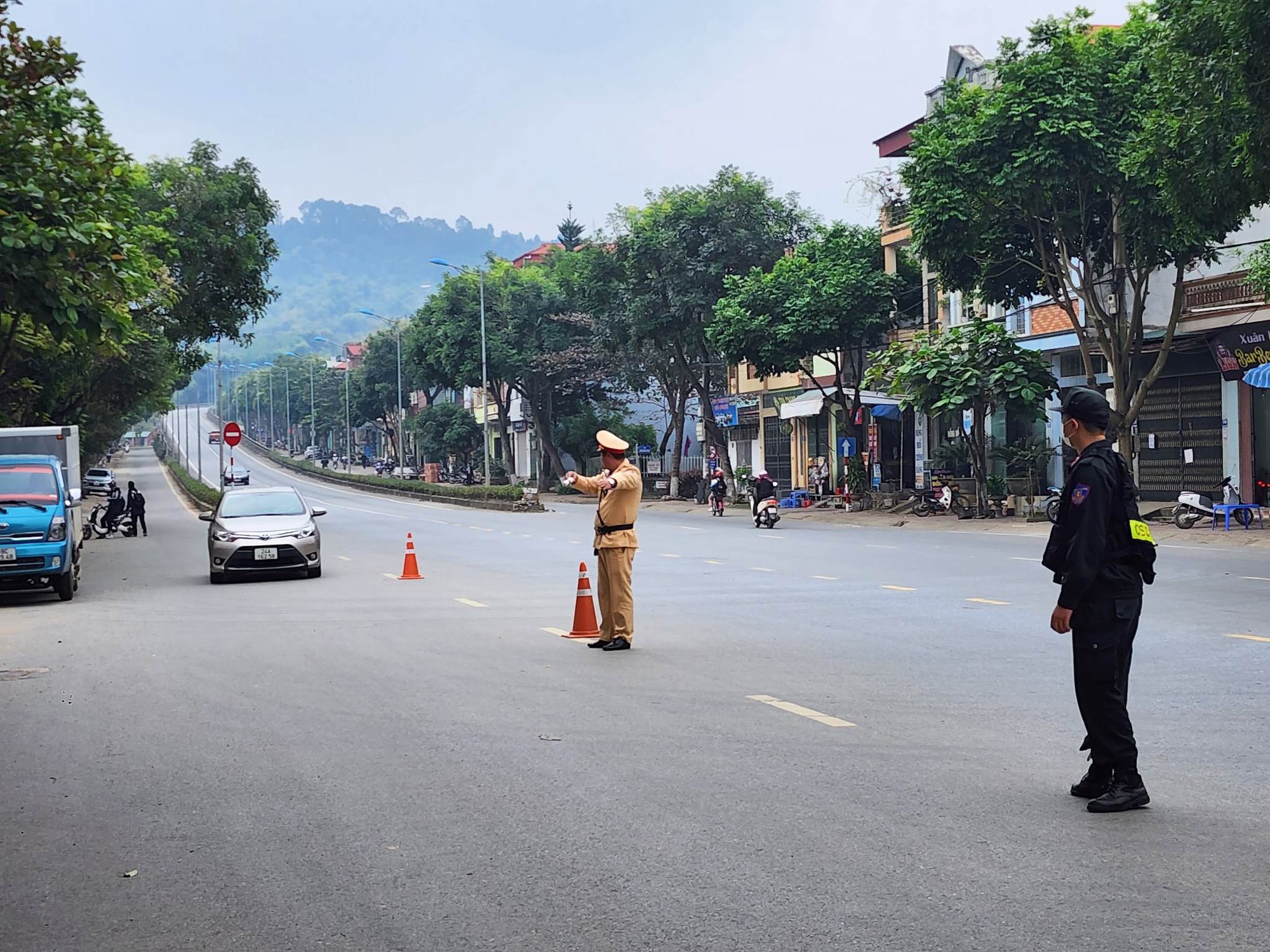 Lào Cai: Phân luồng giao thông trên QL4E phục vụ "Ngày chạy Olympic vì sức khỏe toàn dân" - Ảnh 1.