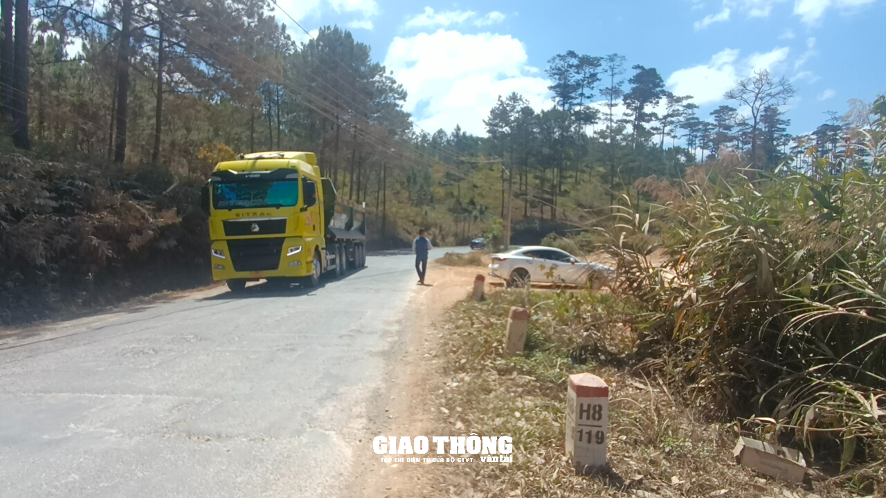 Nhức nhối nạn đào, san lấp mặt bằng xâm phạm hành lang tuyến QL27, ĐT724 ở Lâm Đồng - Ảnh 18. Nhức nhối nạn đào, san lấp mặt bằng xâm phạm hành lang tuyến QL27, ĐT724 ở Lâm Đồng - Ảnh 18.