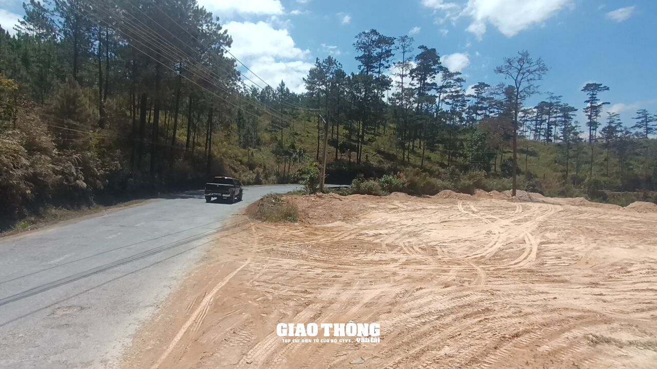 Nhức nhối nạn đào, san lấp mặt bằng xâm phạm hành lang tuyến QL27, ĐT724 ở Lâm Đồng - Ảnh 19. Nhức nhối nạn đào, san lấp mặt bằng xâm phạm hành lang tuyến QL27, ĐT724 ở Lâm Đồng - Ảnh 19.