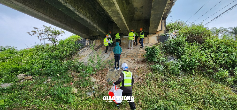 Lắp đặt các thiết bị thông minh từ Hàn Quốc trên hai cây cầu ở Quảng Nam - Ảnh 4.