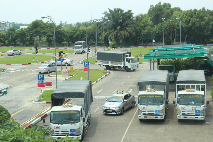 Vì sao hơn 30 xe tập lái ở Đà Nẵng bị thu hồi giấy phép? - Ảnh 1.