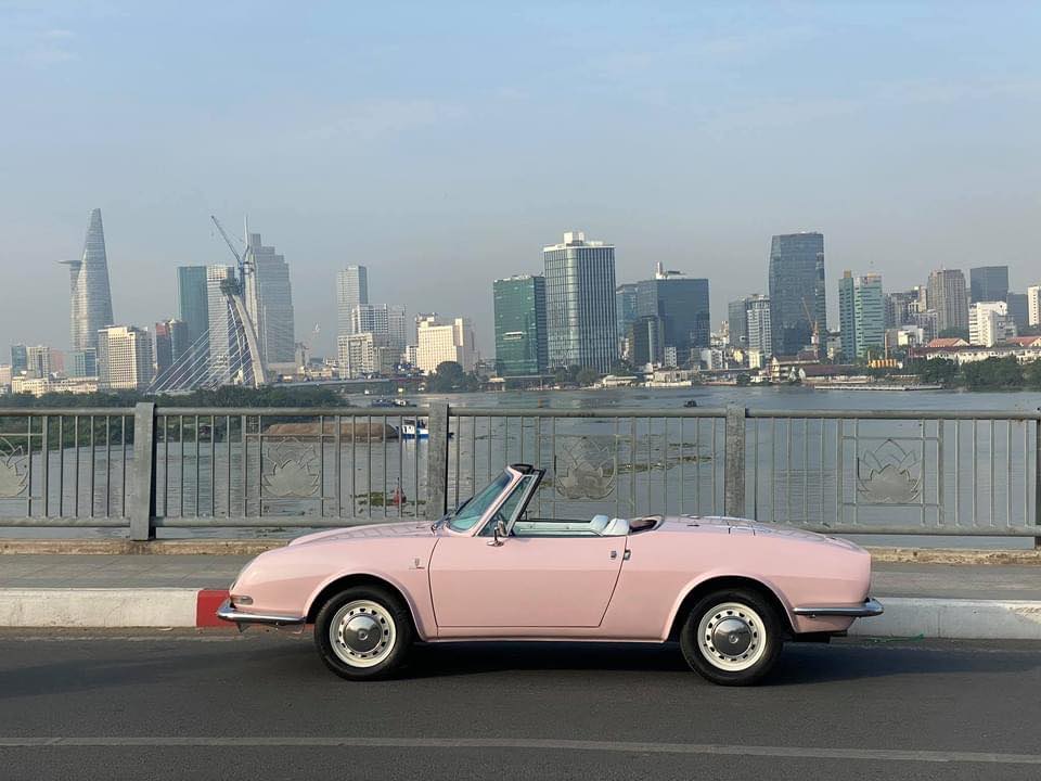 Ngắm xế cổ Fiat 850 Spider hàng hiếm duy nhất tại Việt Nam - Ảnh 7. Ngắm xế cổ Fiat 850 Spider hàng hiếm duy nhất tại Việt Nam - Ảnh 7.