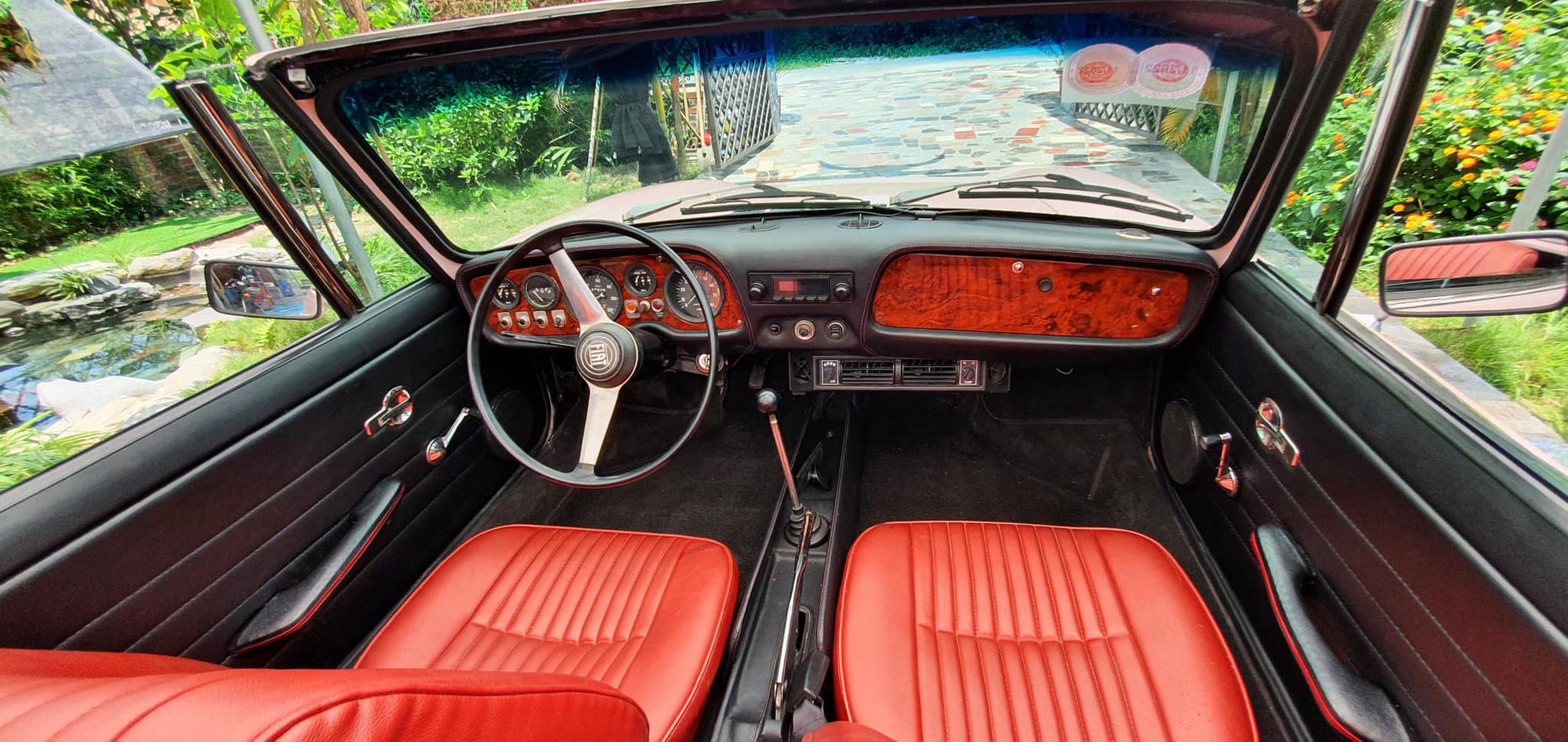 Ngắm xế cổ Fiat 850 Spider hàng hiếm duy nhất tại Việt Nam - Ảnh 3. Ngắm xế cổ Fiat 850 Spider hàng hiếm duy nhất tại Việt Nam - Ảnh 3.