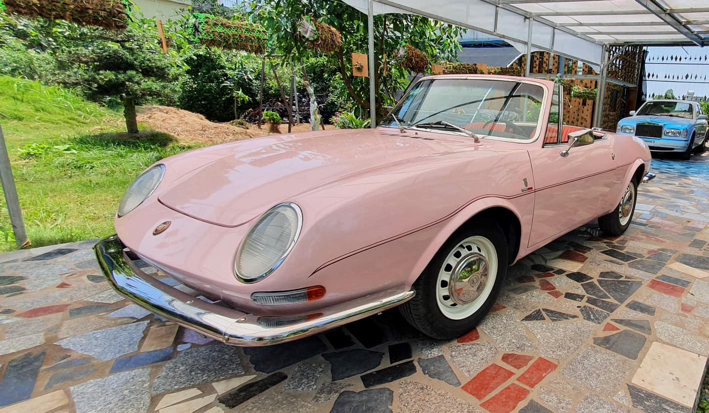 Ngắm xế cổ Fiat 850 Spider hàng hiếm duy nhất tại Việt Nam - Ảnh 2. Ngắm xế cổ Fiat 850 Spider hàng hiếm duy nhất tại Việt Nam - Ảnh 2.