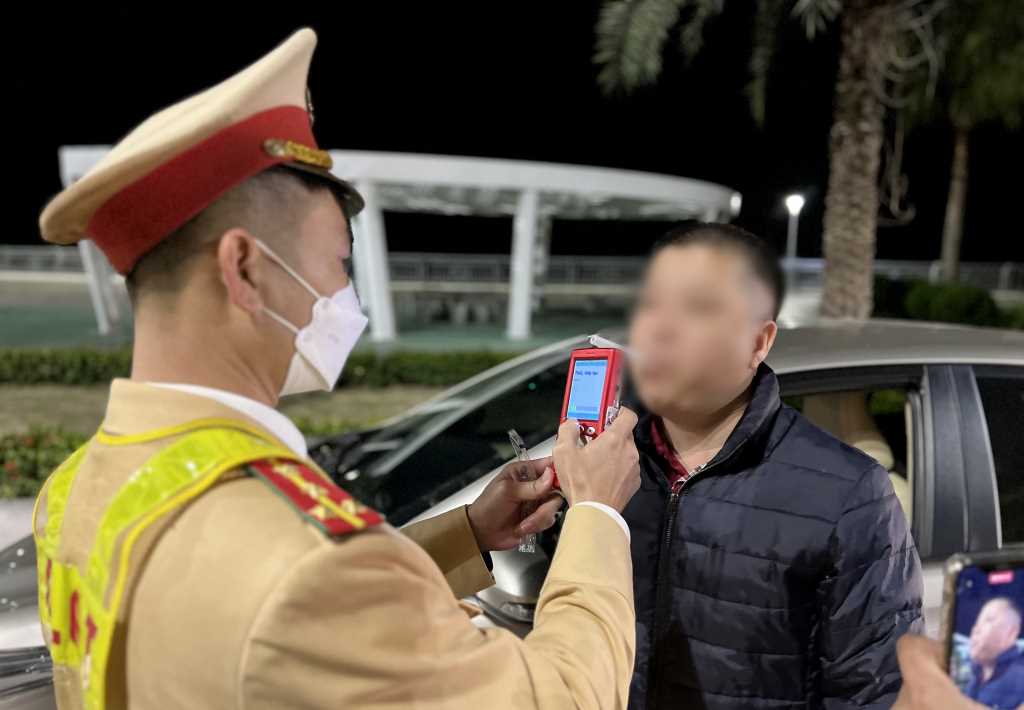 Chủ tịch tỉnh Quảng Ninh nghiêm cấm việc can thiệp, tác động bỏ qua vi phạm - Ảnh 1. Chủ tịch tỉnh Quảng Ninh nghiêm cấm việc can thiệp, tác động bỏ qua vi phạm - Ảnh 1.