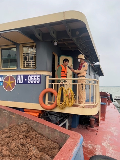 Bắc Ninh phát hiện 02 trường hợp vi phạm nồng độ cồn trên tuyến đường thủy nội địa - Ảnh 1.