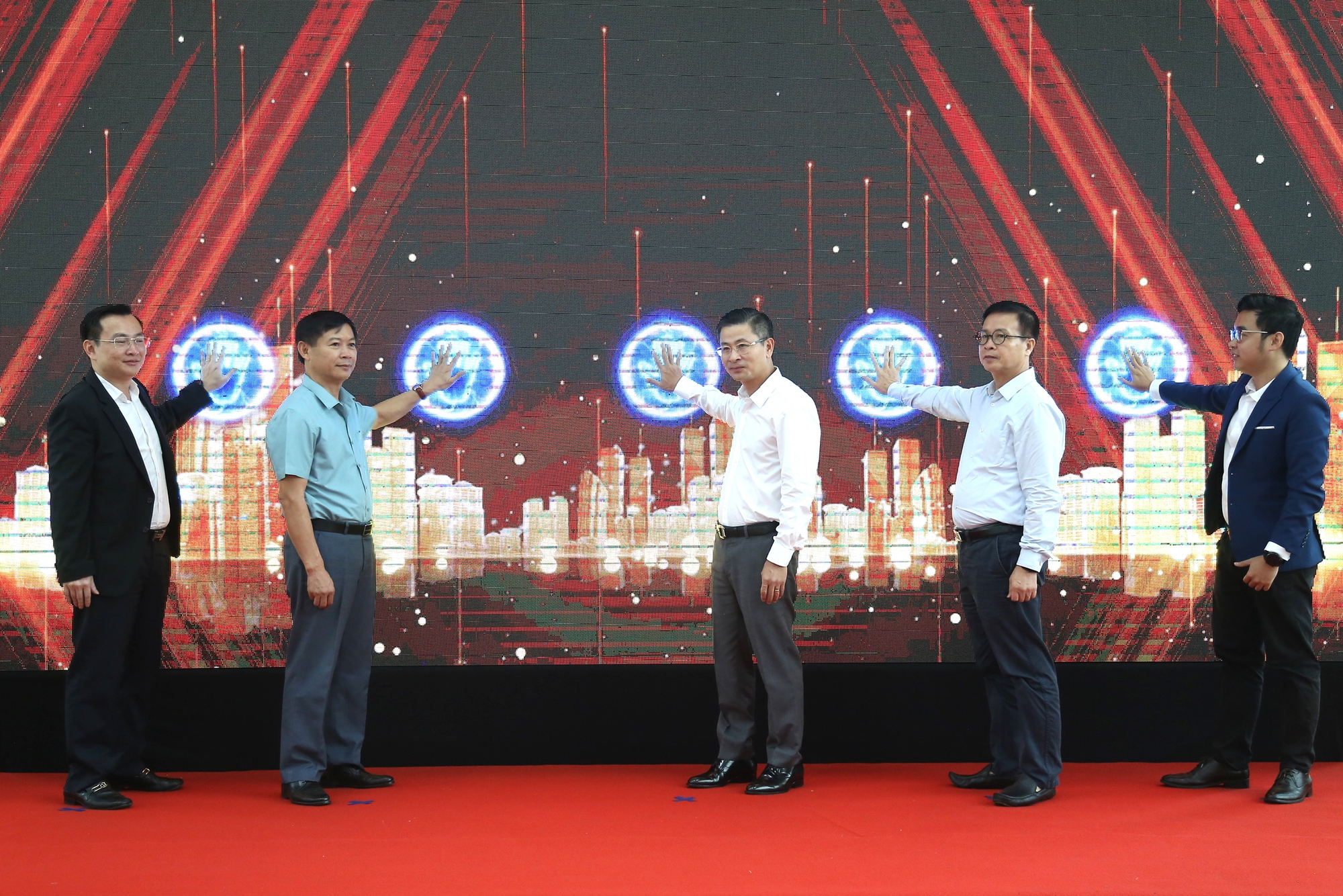 Ra mắt ứng dụng “BusMap Ha Noi” - Ảnh 3. Ra mắt ứng dụng “BusMap Ha Noi” - Ảnh 3.