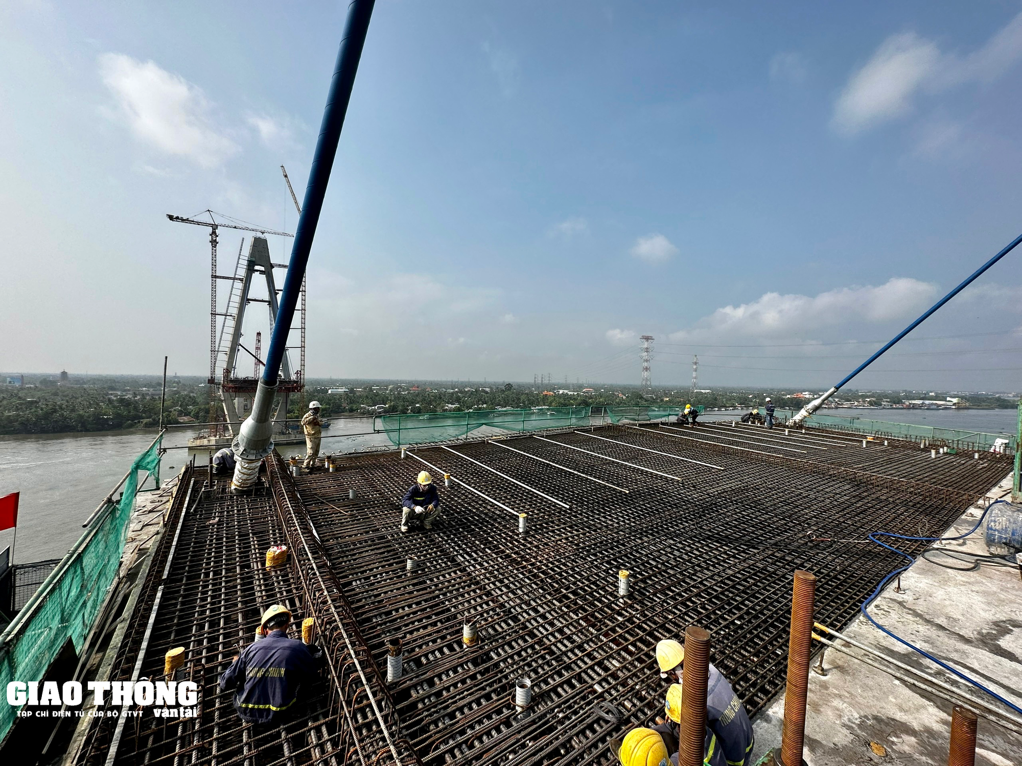 Phóng sự ảnh: Cầu Mỹ Thuận 2 thi công xuyên lễ 30/4 - Ảnh 7. Phóng sự ảnh: Cầu Mỹ Thuận 2 thi công xuyên lễ 30/4 - Ảnh 7.