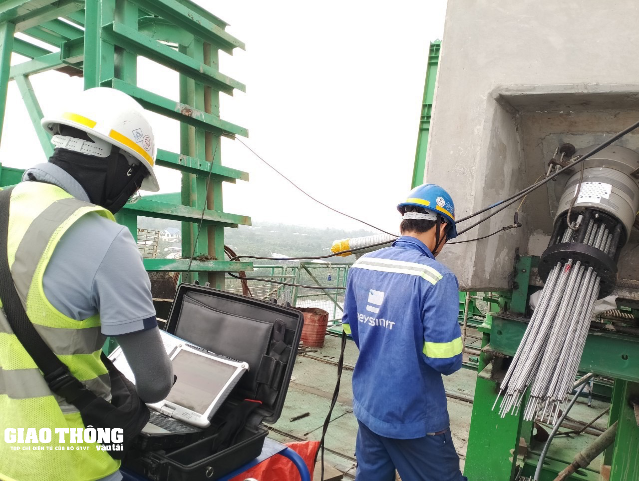 Phóng sự ảnh: Cầu Mỹ Thuận 2 thi công xuyên lễ 30/4 - Ảnh 9. Phóng sự ảnh: Cầu Mỹ Thuận 2 thi công xuyên lễ 30/4 - Ảnh 9.