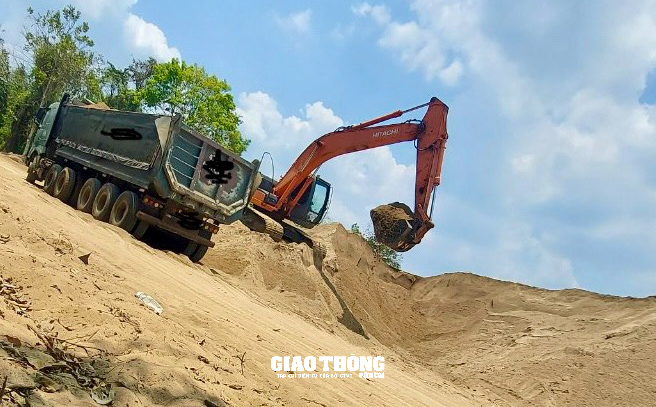 Xe ben rầm rập chở cát "né" trạm cân, Đắk Lắk thất thu thuế phí? - Ảnh 1.