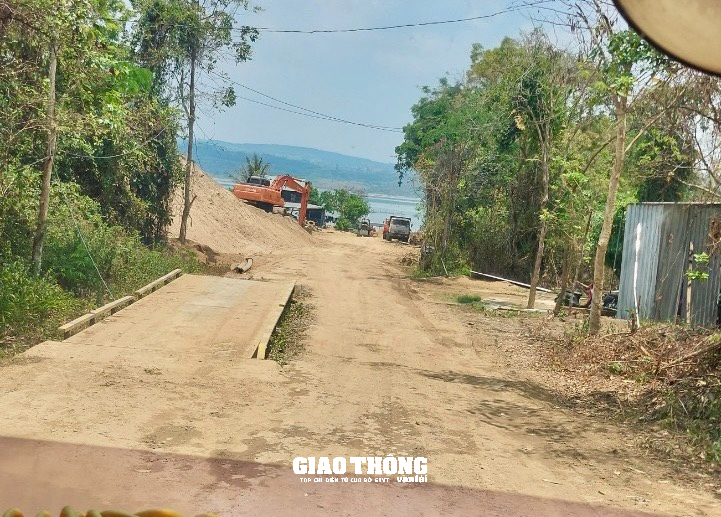 Xe ben rầm rập chở cát "né" trạm cân, Đắk Lắk thất thu thuế phí? - Ảnh 2.