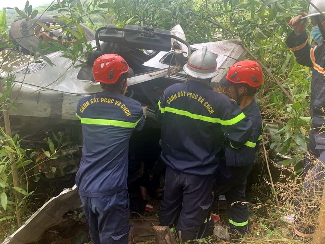 Danh tính các nạn nhân vụ lật xe tải làm 4 người chết, 5 người bị thương ở Phú Yên - Ảnh 2. Danh tính các nạn nhân vụ lật xe tải làm 4 người chết, 5 người bị thương ở Phú Yên - Ảnh 2.