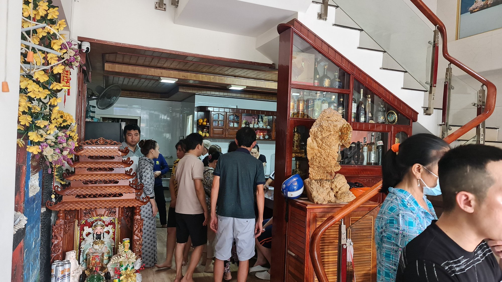 Vụ rơi trực thăng Bell-505: Chuyến du lịch mừng sinh nhật cha - Ảnh 2.