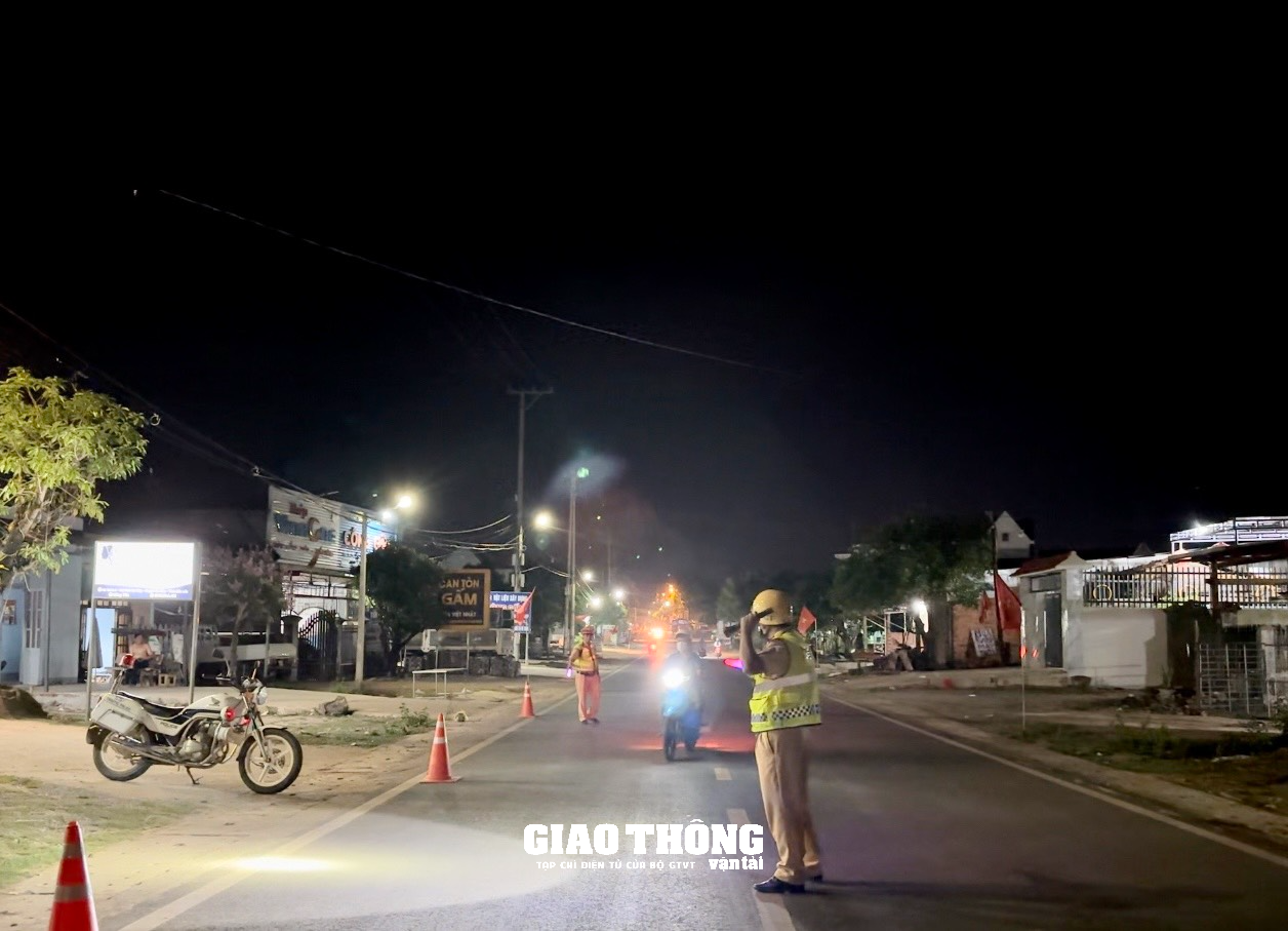 CSGT Đắk Lắk xử lý nhiều lái xe có nồng độ cồn, ma túy - Ảnh 12.
