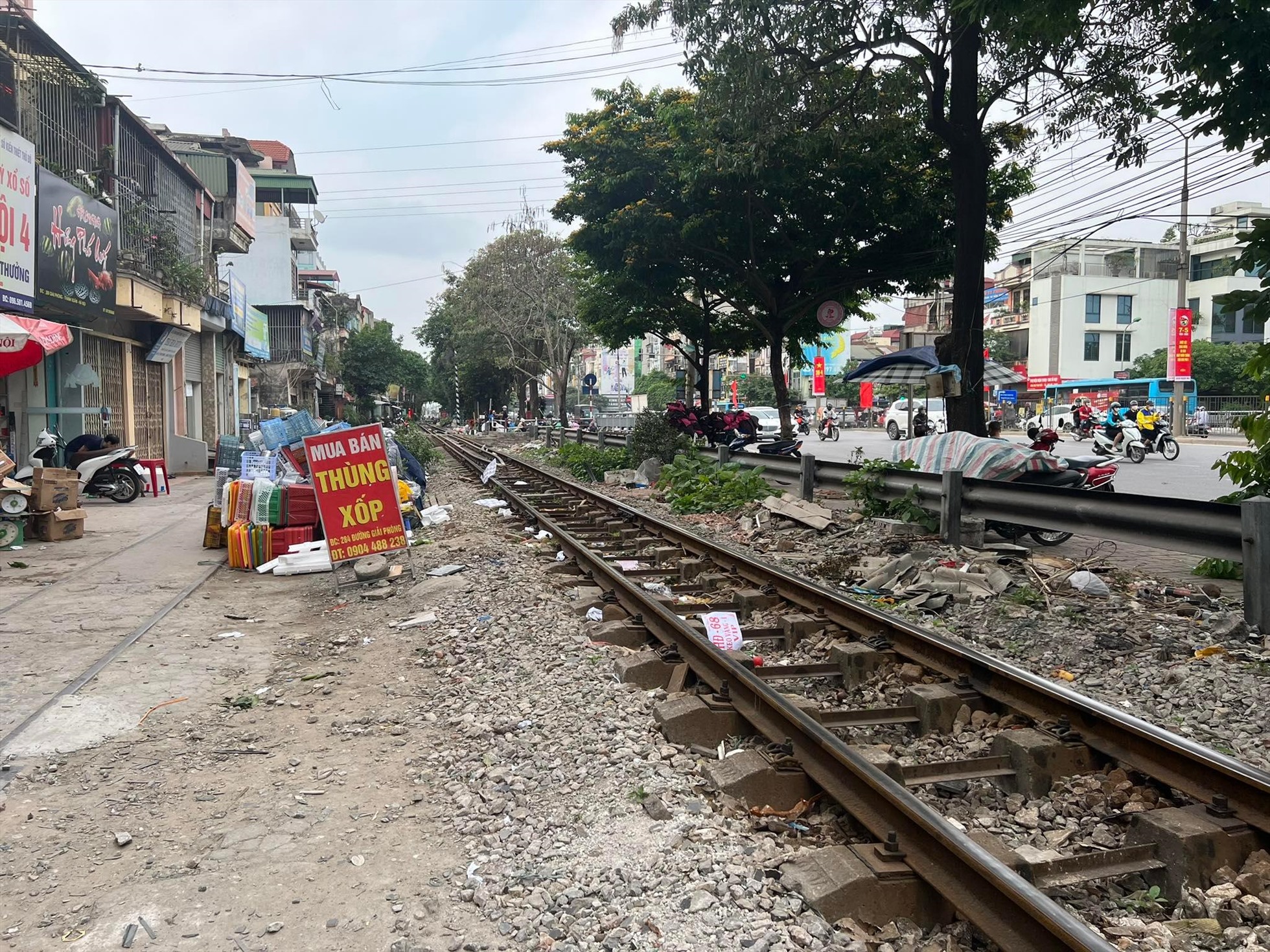 Ban ATGT Bắc Ninh đề nghị xử lý dứt điểm vi phạm hành lang ATGT đường sắt - Ảnh 1.