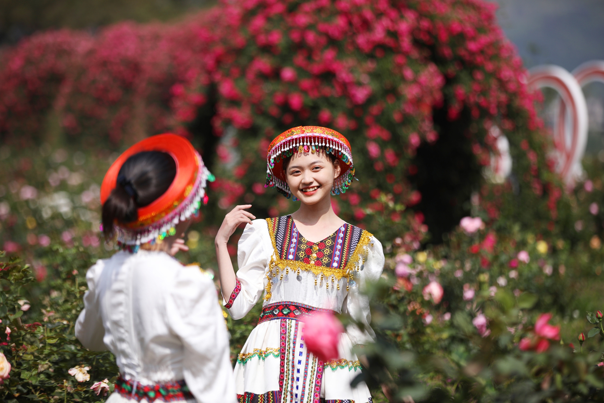 Khắp nơi nắng nóng, du khách rủ nhau tới Fansipan giải nhiệt - Ảnh 7. Khắp nơi nắng nóng, du khách rủ nhau tới Fansipan giải nhiệt - Ảnh 7.