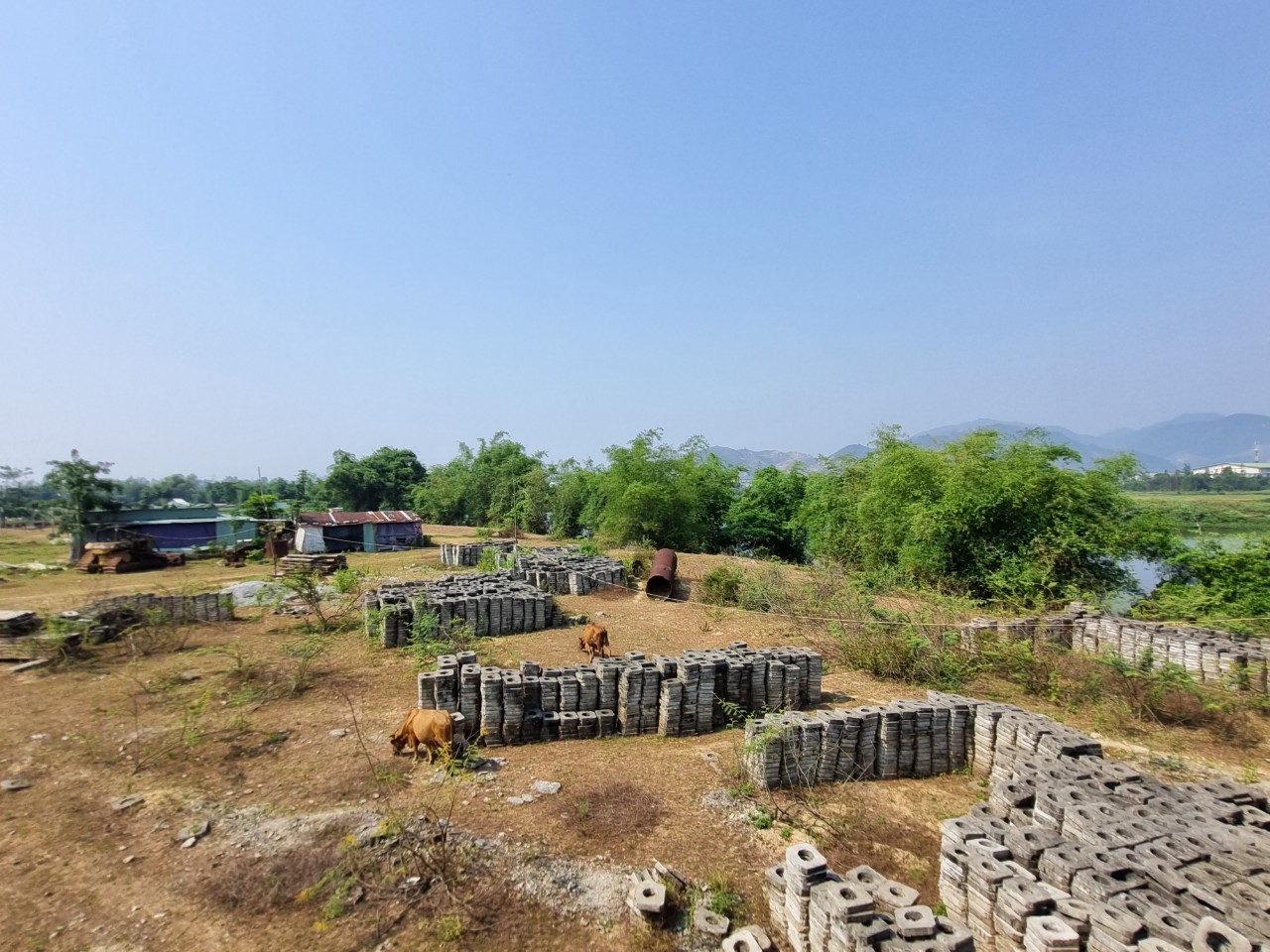 Cận cảnh hai cây cầu tiền tỷ 'nằm chờ' đường dẫn - Ảnh 7.